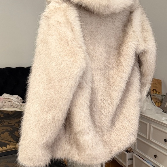 Cozy Faux Fur Jacket in Light Beige - Women’s Elegant Outerwear - Picture 7 of 7